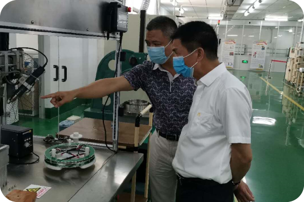 廈門鎢業(yè)董事長黃長庚深入勢拓智動公司調(diào)研